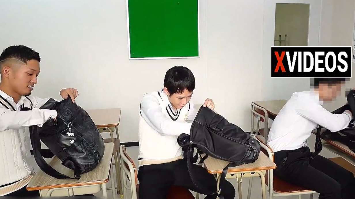 男子高校生達が教室でアナルSEX